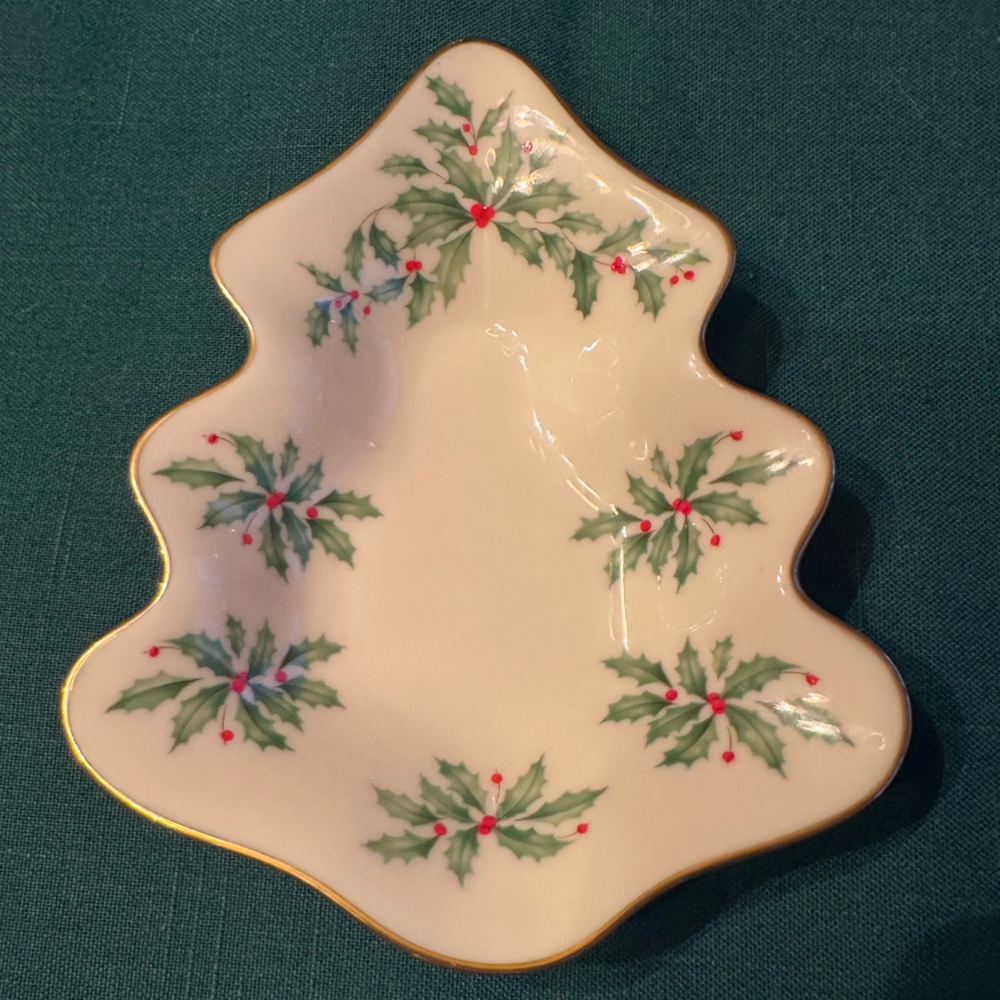 Lenox Cream Holly Leaf Dish with Gold Accent